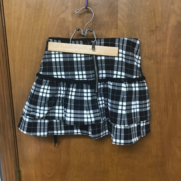 Dolls Kill Widow Plaid Mini Skirt - Size Med NWOT Punk Black White Lace-Up Kilt - Picture 2 of 3